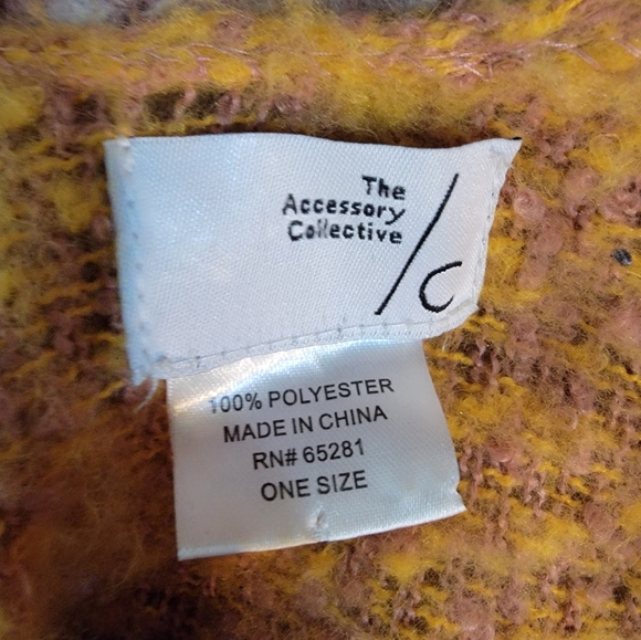 The accessory collective fringe wrap - Picture 4 of 4